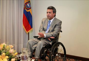 Fundación FIDESCU. Noticias de español: Ecuador presenta su primer diccionario de señas para personas sordas 